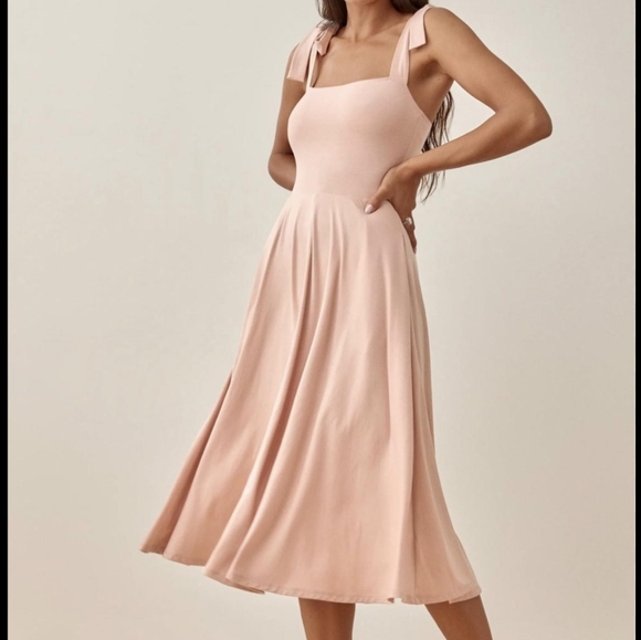 Reformation Dresses & Skirts - Reformation Edita Dress - Pink - Medium - Tie Sleeve with pockets